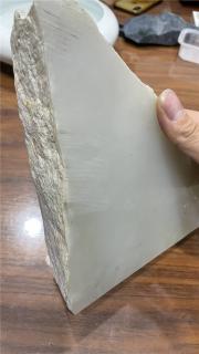 和田玉里顶级山料是什么行情?这种料30万一公斤也很难买到和田玉鉴定