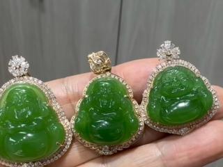 一抹苹果绿,温润藏风华.甄选高品质和田玉碧玉,颜色浓而不深,绿而不艳